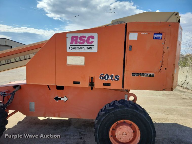 image for item EE0920 2000 JLG 601S boom lift