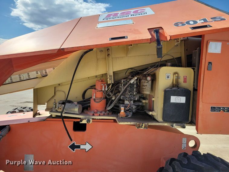 image for item EE0920 2000 JLG 601S boom lift