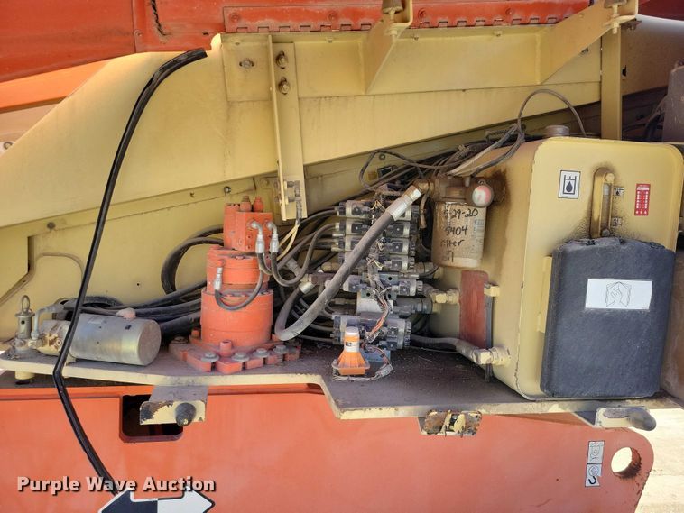 image for item EE0920 2000 JLG 601S boom lift