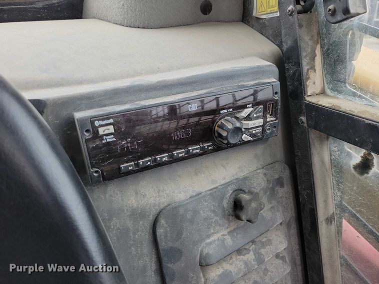 image for item EE0924 2018 Caterpillar 257D tracked skid steer loader