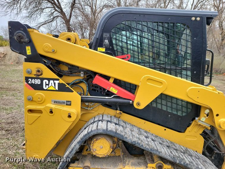 image for item EE0925 2019 Caterpillar 249D tracked skid steer loader