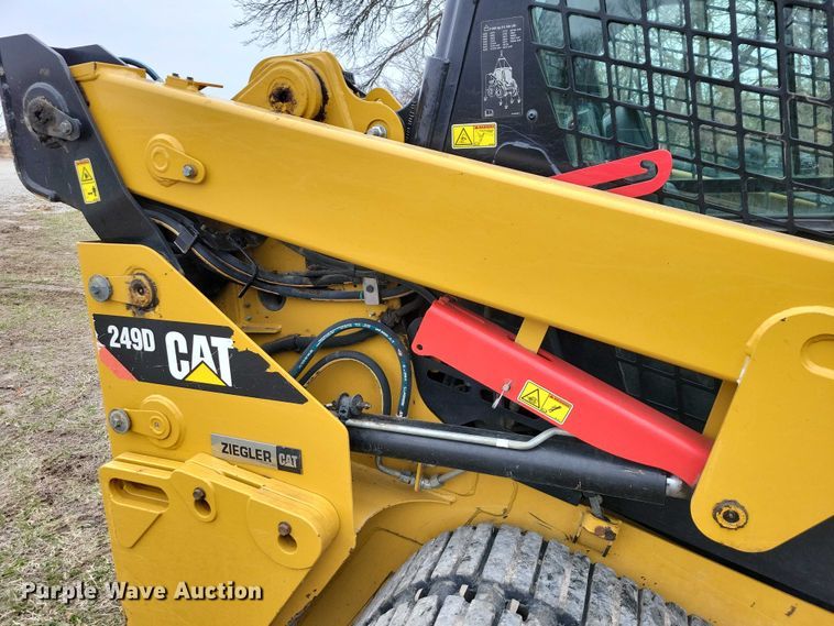 image for item EE0925 2019 Caterpillar 249D tracked skid steer loader