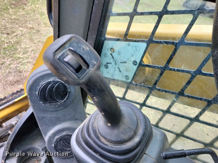 image for item EE0925 2019 Caterpillar 249D tracked skid steer loader