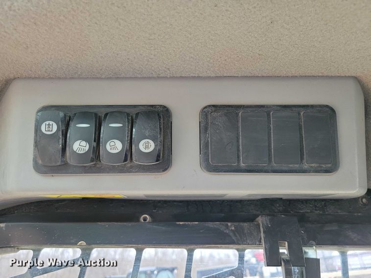 image for item EE0925 2019 Caterpillar 249D tracked skid steer loader