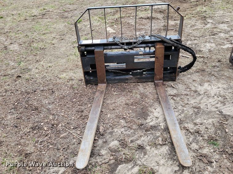 image for item EE0926 Bobcat skid steer forks