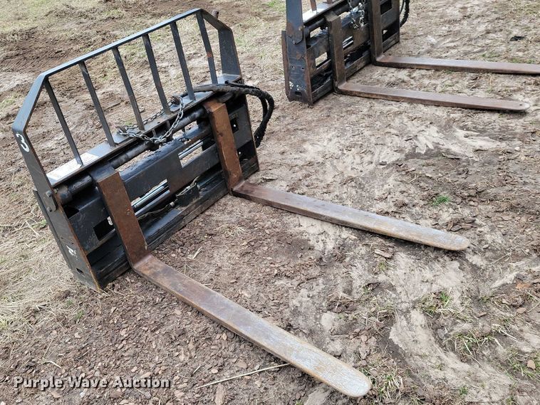 image for item EE0926 Bobcat skid steer forks