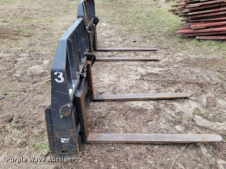 image for item EE0926 Bobcat skid steer forks