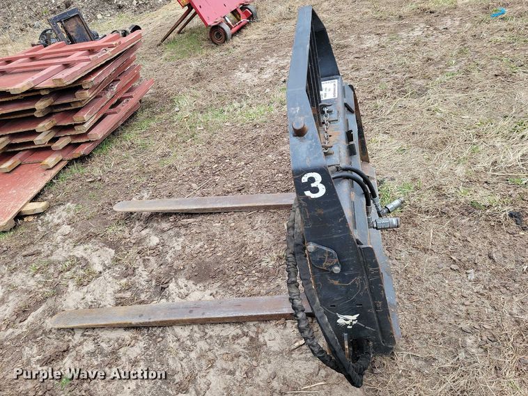image for item EE0926 Bobcat skid steer forks