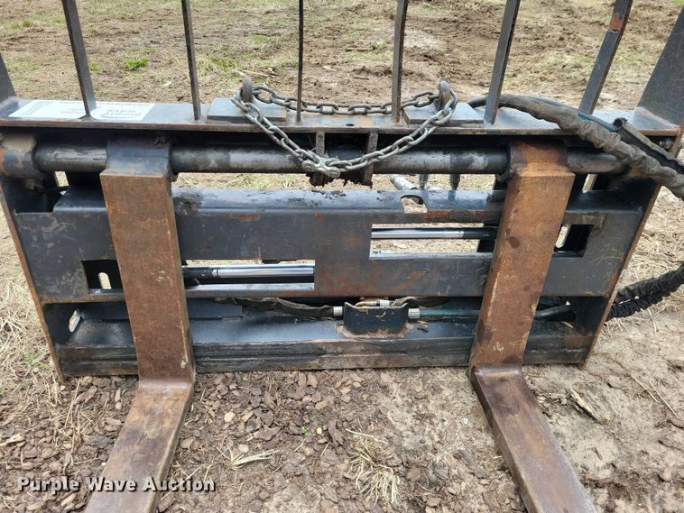 image for item EE0926 Bobcat skid steer forks