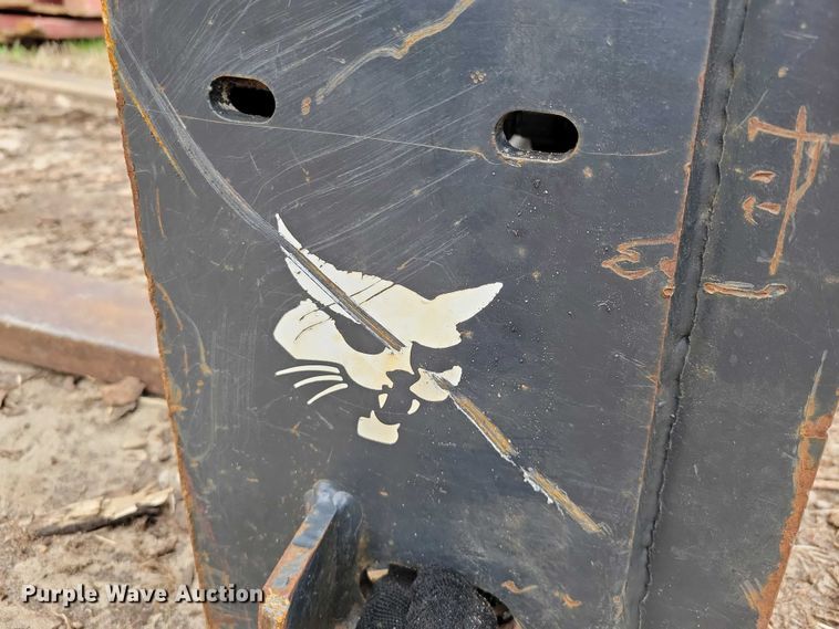 image for item EE0926 Bobcat skid steer forks