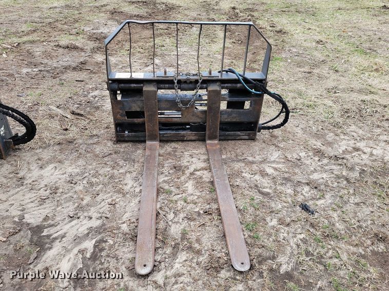image for item EE0927 Bobcat skid steer forks