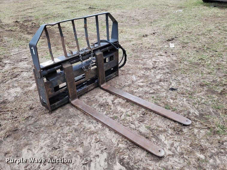 image for item EE0927 Bobcat skid steer forks