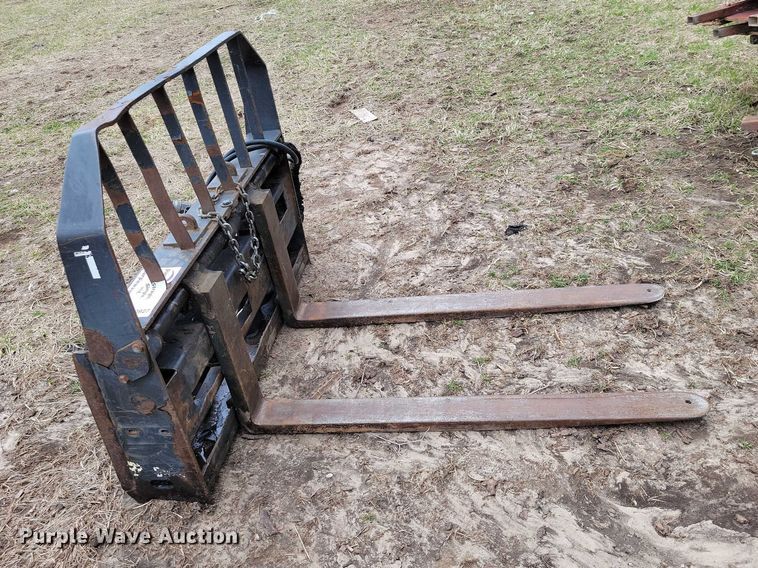 image for item EE0927 Bobcat skid steer forks