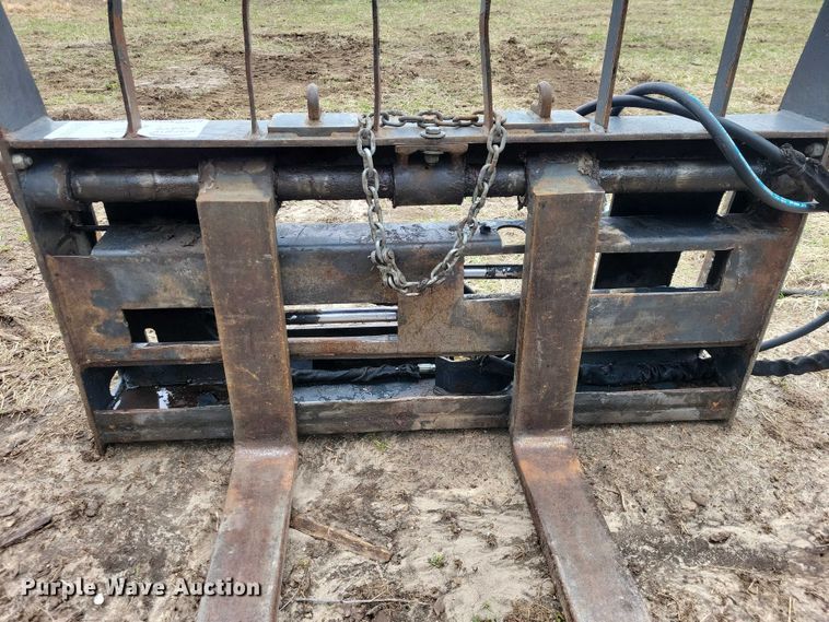 image for item EE0927 Bobcat skid steer forks