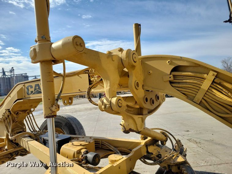 image for item EE0931 1988 Caterpillar 140G motor grader