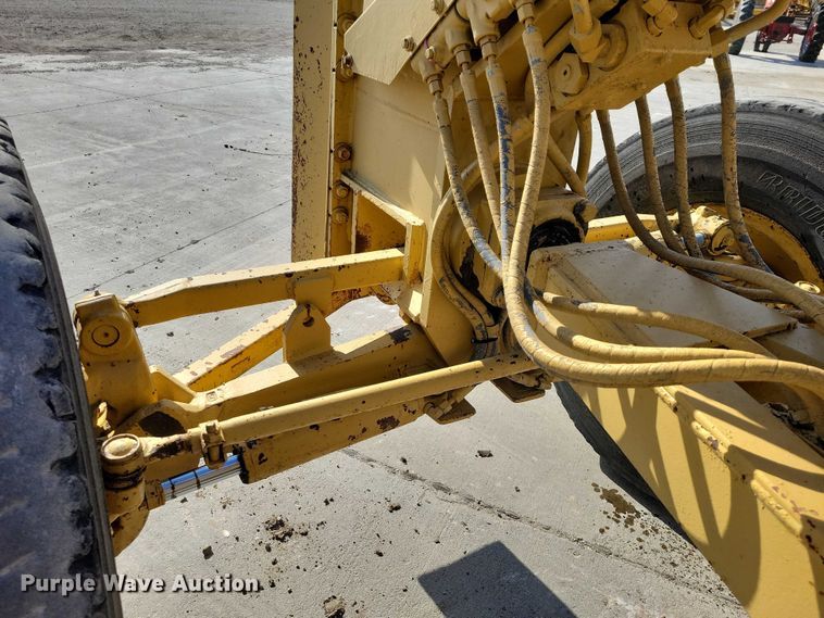 image for item EE0931 1988 Caterpillar 140G motor grader