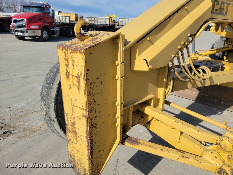 image for item EE0931 1988 Caterpillar 140G motor grader