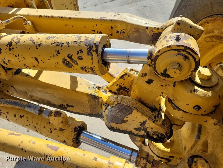 image for item EE0931 1988 Caterpillar 140G motor grader