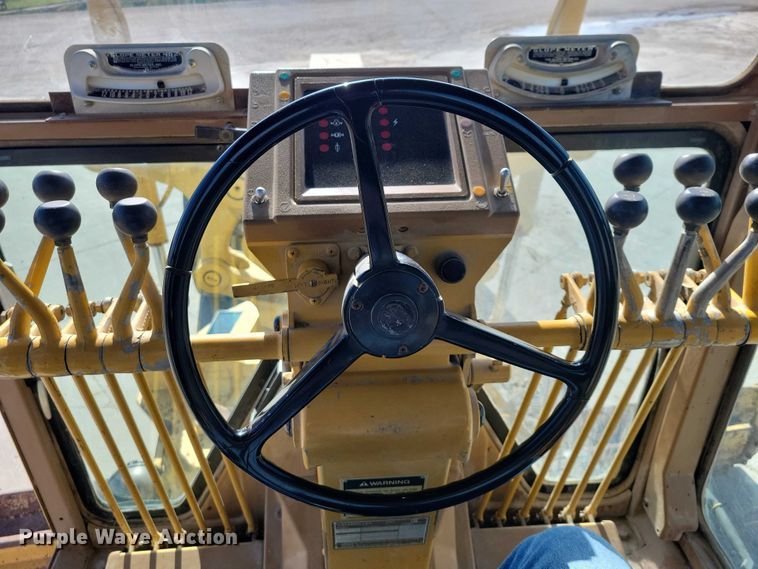 image for item EE0931 1988 Caterpillar 140G motor grader