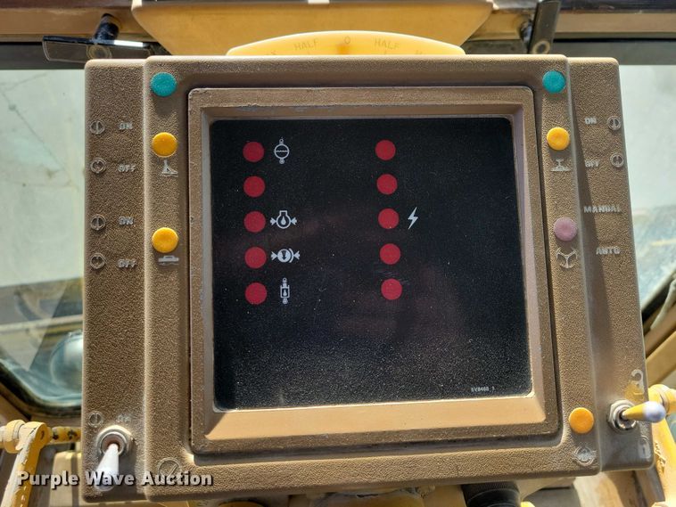 image for item EE0931 1988 Caterpillar 140G motor grader