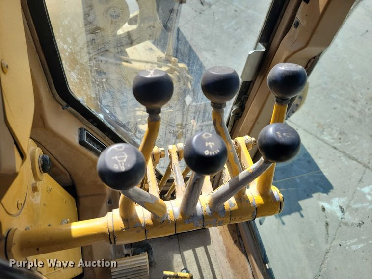 image for item EE0931 1988 Caterpillar 140G motor grader