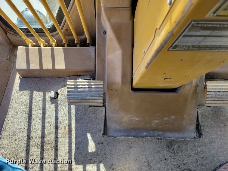 image for item EE0931 1988 Caterpillar 140G motor grader