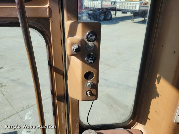 image for item EE0931 1988 Caterpillar 140G motor grader