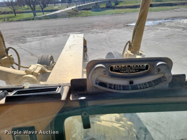 image for item EE0931 1988 Caterpillar 140G motor grader