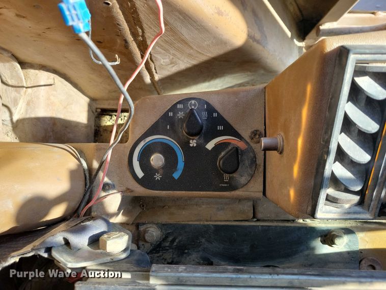 image for item EE0931 1988 Caterpillar 140G motor grader