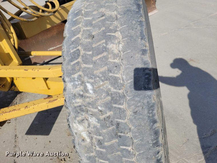 image for item EE0931 1988 Caterpillar 140G motor grader