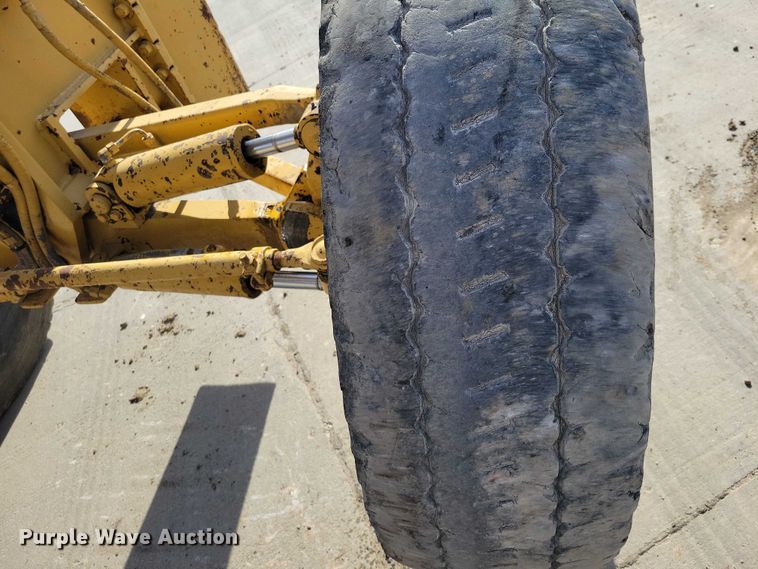 image for item EE0931 1988 Caterpillar 140G motor grader