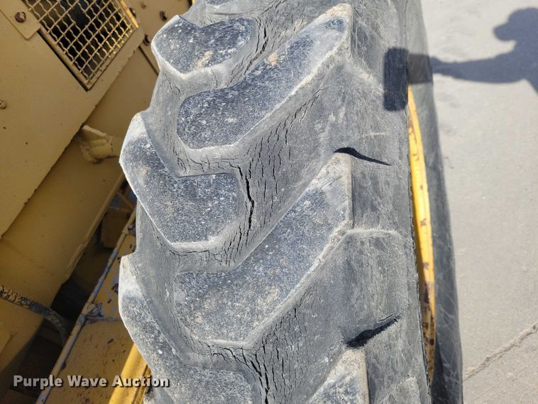 image for item EE0931 1988 Caterpillar 140G motor grader