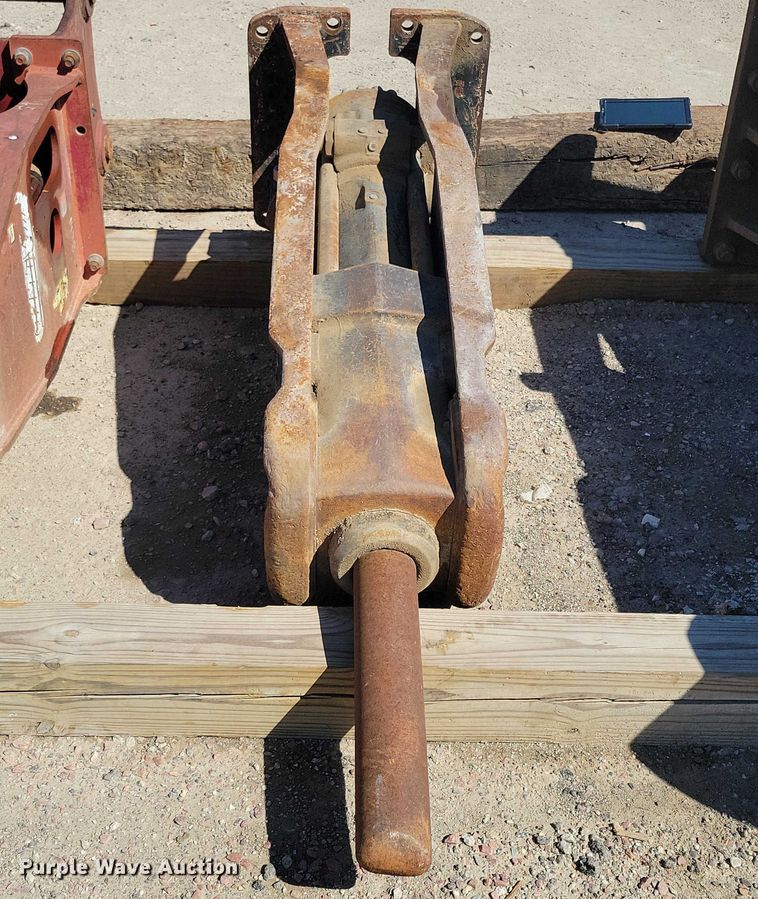 image for item EE0935 Caterpillar breaker