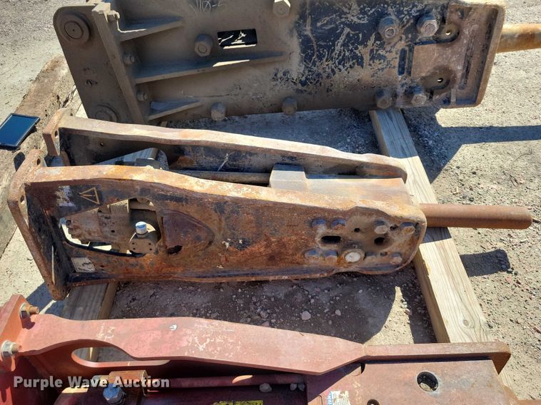 image for item EE0935 Caterpillar breaker