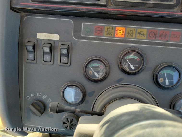 image for item EE0939 1998 Caterpillar Challenger 75E tractor