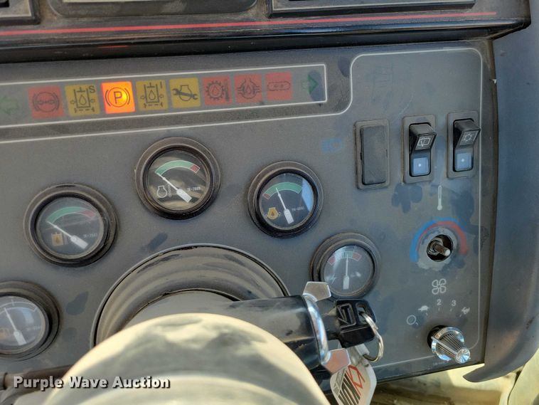 image for item EE0939 1998 Caterpillar Challenger 75E tractor