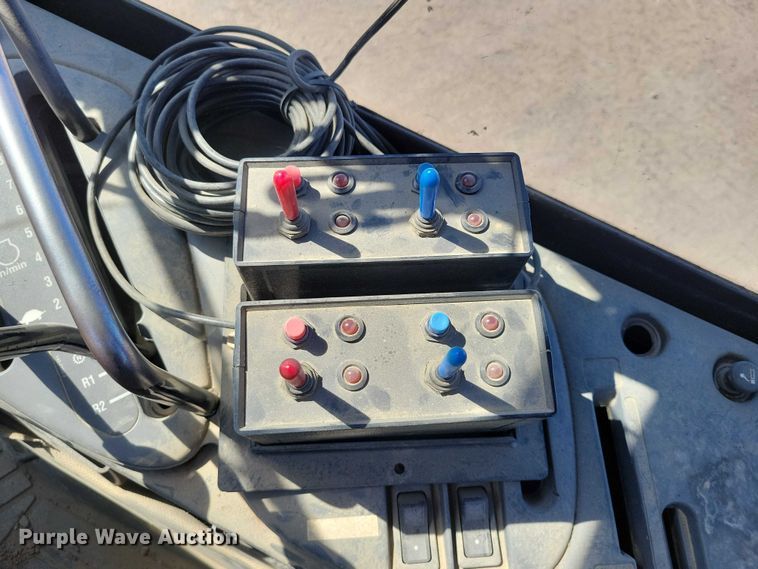 image for item EE0939 1998 Caterpillar Challenger 75E tractor