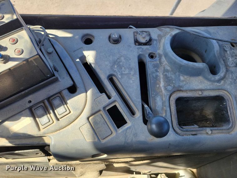 image for item EE0939 1998 Caterpillar Challenger 75E tractor