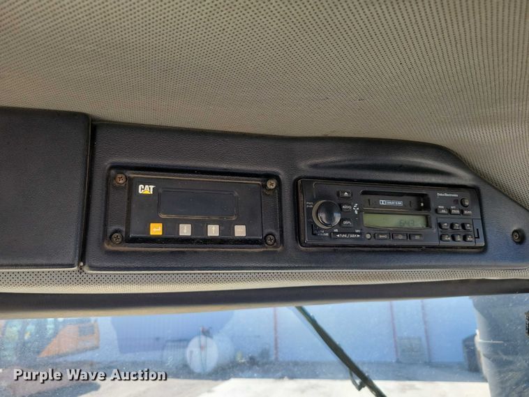 image for item EE0939 1998 Caterpillar Challenger 75E tractor