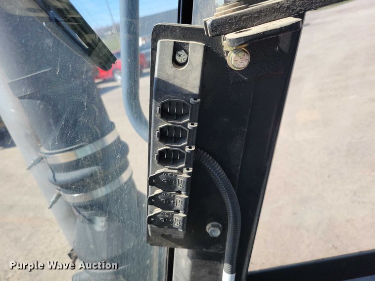 image for item EE0939 1998 Caterpillar Challenger 75E tractor