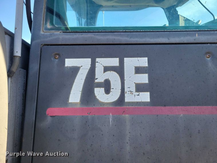 image for item EE0939 1998 Caterpillar Challenger 75E tractor