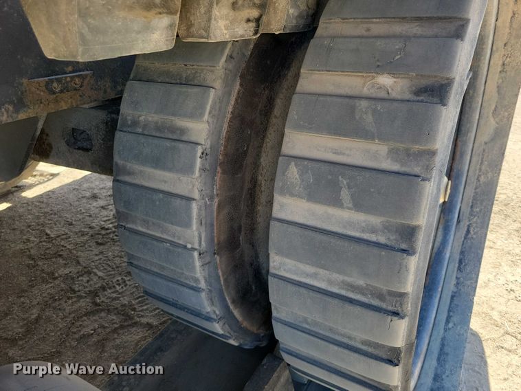 image for item EE0939 1998 Caterpillar Challenger 75E tractor