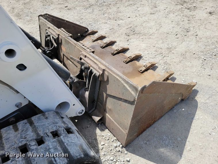 image for item EE0941 2012 Bobcat T650 tracked skid steer loader