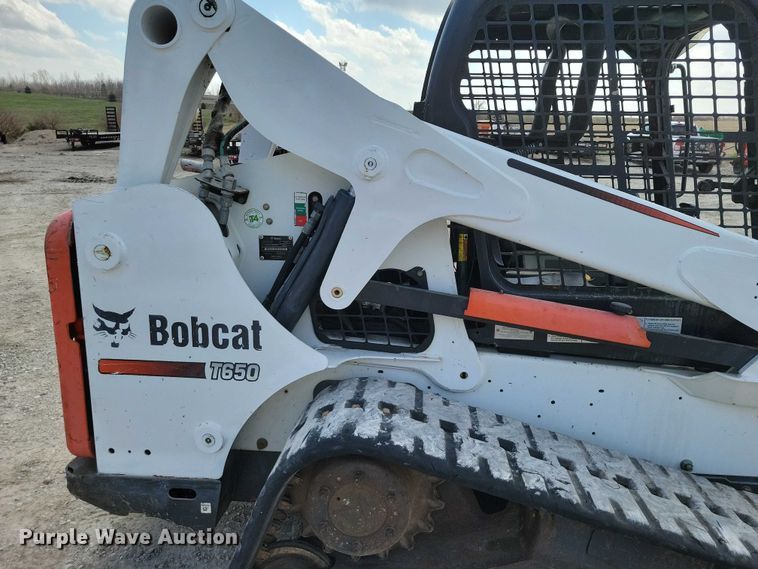 image for item EE0941 2012 Bobcat T650 tracked skid steer loader