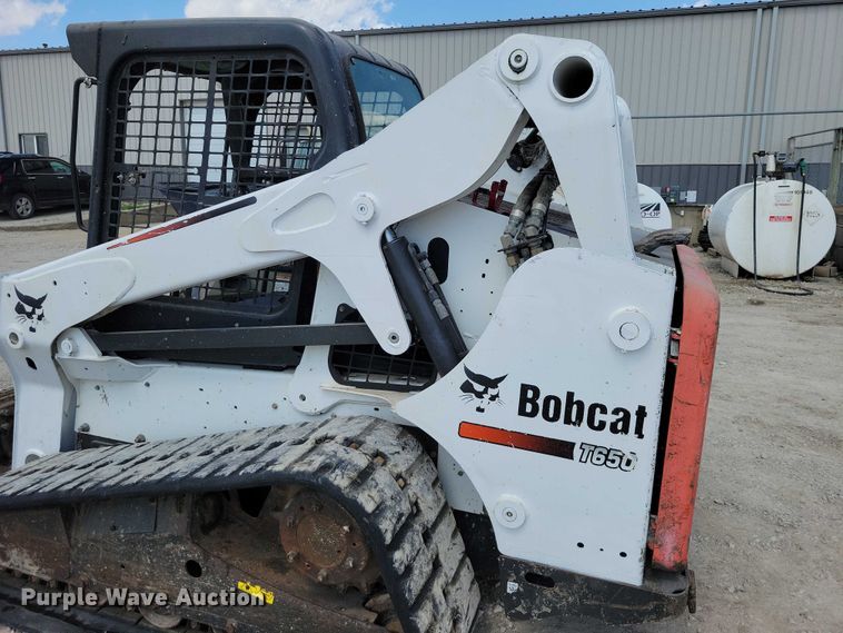 image for item EE0941 2012 Bobcat T650 tracked skid steer loader