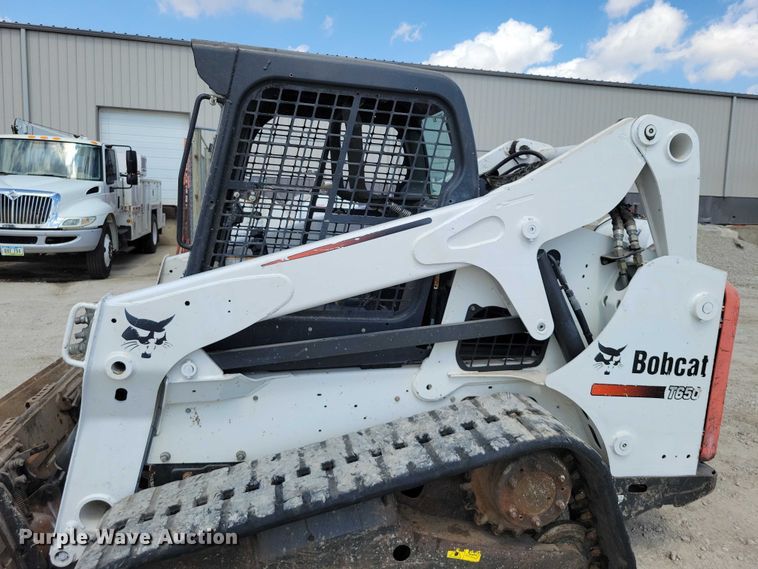 image for item EE0941 2012 Bobcat T650 tracked skid steer loader