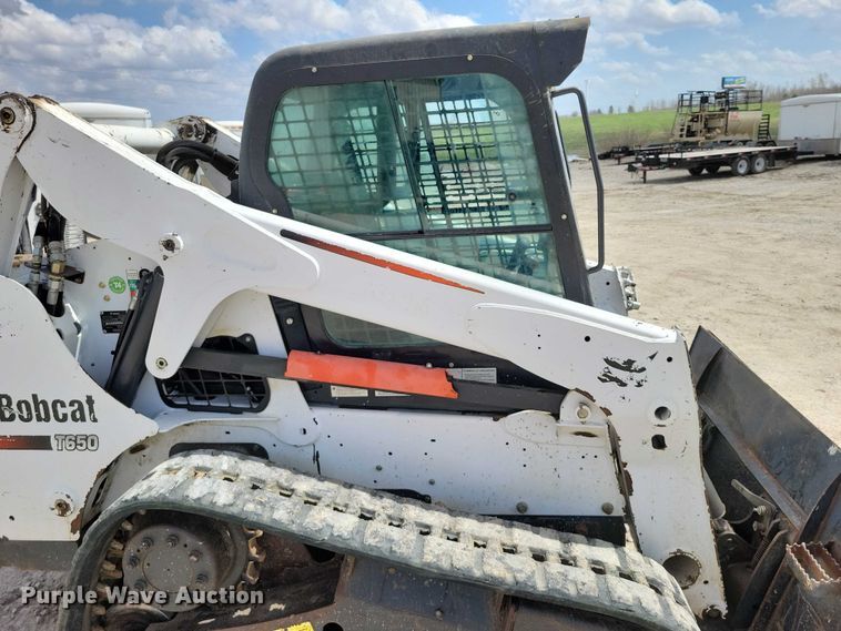 image for item EE0942 2014 Bobcat T650 tracked skid steer loader