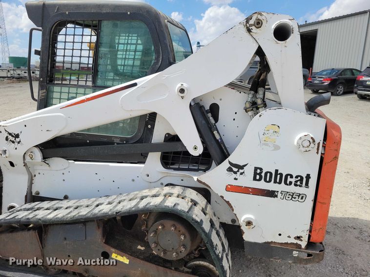 image for item EE0942 2014 Bobcat T650 tracked skid steer loader