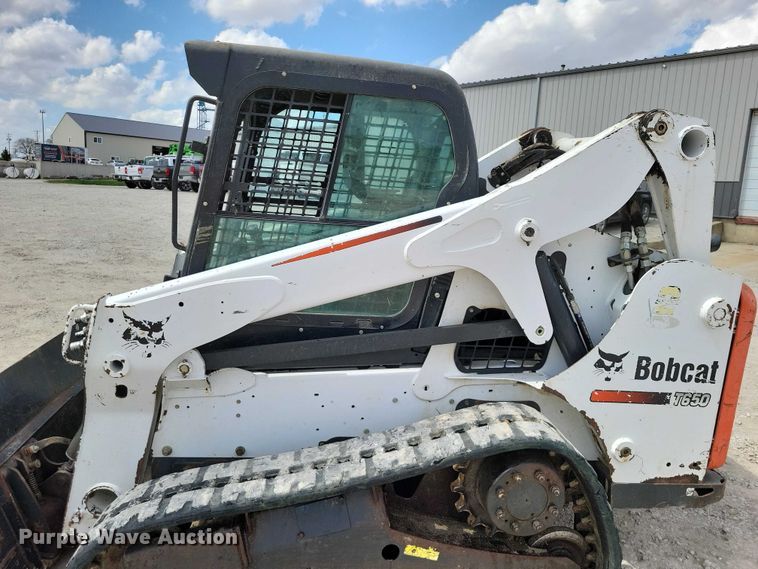 image for item EE0942 2014 Bobcat T650 tracked skid steer loader