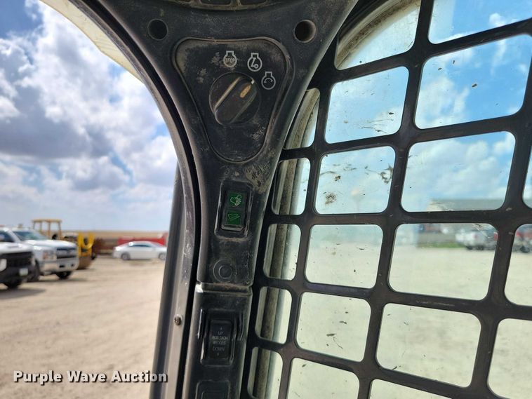 image for item EE0942 2014 Bobcat T650 tracked skid steer loader